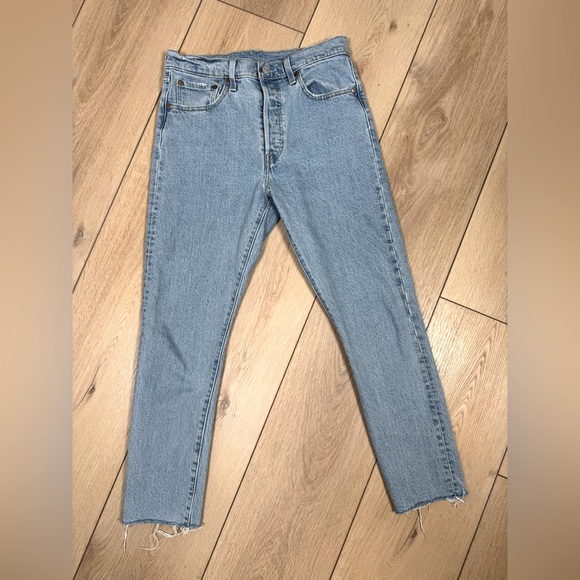 Levi's Women's 501 Button Fly Skinny Jeans Size W29 L28 Light Wash‎ EUC - Picture 1 of 7